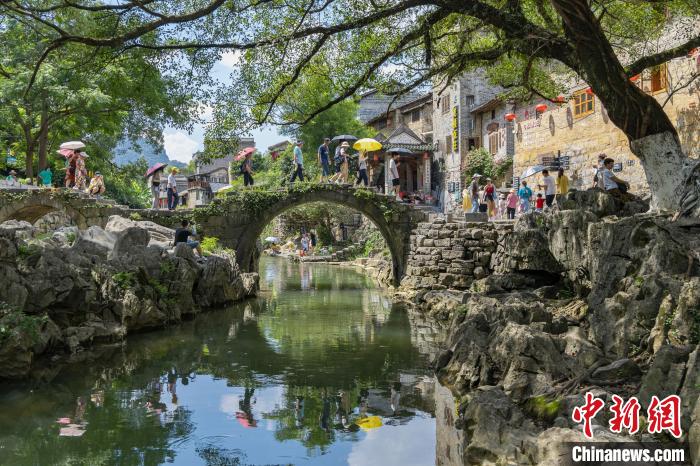 广西千年古镇“解锁	”潮流玩法“圈粉”年轻人 第2张